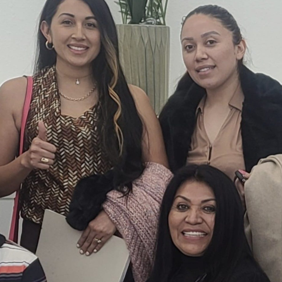 Paty Licona con integrantes de su equipo